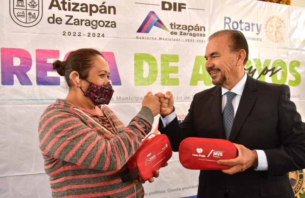 Entregan DIF de Atizapán de Zaragoza, MVS, Grupo Modelo y Rotarios aparatos  auditivos -