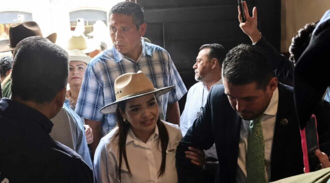 Movimiento del Sombrero irrumpe en sesión del Congreso de Michoacán por reforma electoral