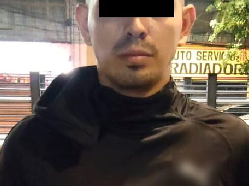  Dos Hombres con Arma de fuego y posible droga, son Interceptados por Policías en Tlahuac:  SSC