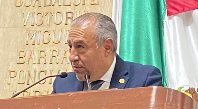 De la Ciudad / Acuerdo educativo nacional para regular IA